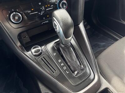 2017 Ford Focus SE   - Photo 9 - Pittsburg, CA 94565-2812