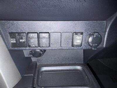 2017 Toyota RAV4 Platinum - Photo 11 - Pittsburg, CA 94565-2812
