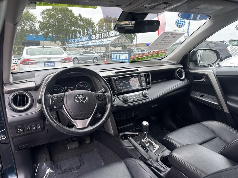 2017 Toyota RAV4 Platinum  