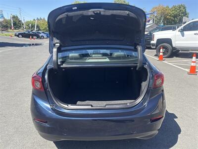 2018 Mazda Mazda3 Touring   - Photo 14 - Pittsburg, CA 94565-2812