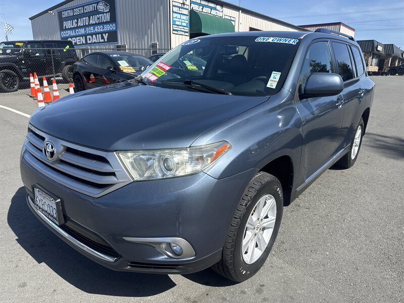 2013 Toyota Highlander SE  