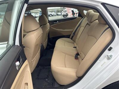 2015 Hyundai SONATA Hybrid   - Photo 15 - Pittsburg, CA 94565-2812