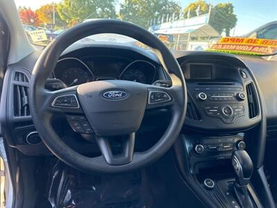 2017 Ford Focus SE   - Photo 8 - Pittsburg, CA 94565-2812