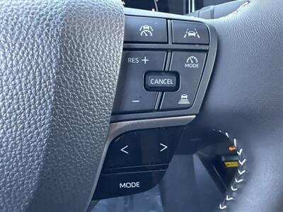 2025 Toyota Camry SE  Hybrid - Photo 7 - Pittsburg, CA 94565-2812