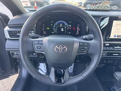 2025 Toyota Camry SE  Hybrid - Photo 4 - Pittsburg, CA 94565-2812
