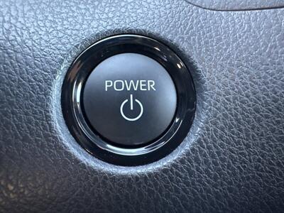 2025 Toyota Camry SE  Hybrid - Photo 13 - Pittsburg, CA 94565-2812