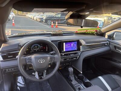 2025 Toyota Camry SE  Hybrid - Photo 2 - Pittsburg, CA 94565-2812