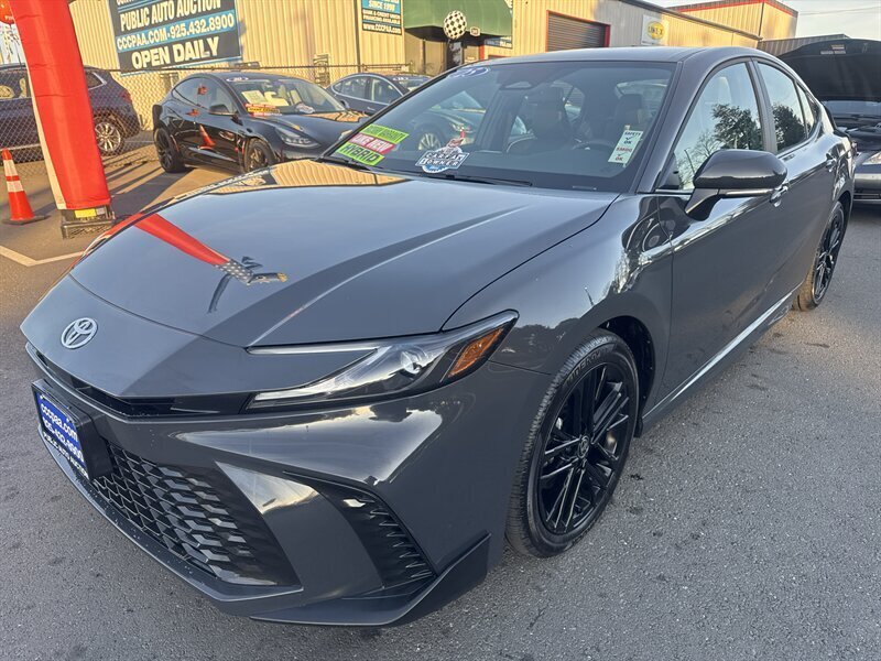 2025 Toyota Camry SE  Hybrid