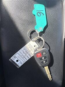 2017 Toyota RAV4 XLE   - Photo 26 - Pittsburg, CA 94565-2812