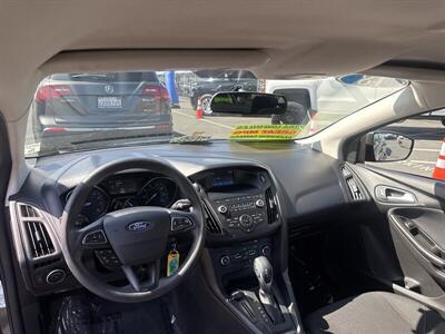 2018 Ford Focus SE   - Photo 2 - Pittsburg, CA 94565-2812