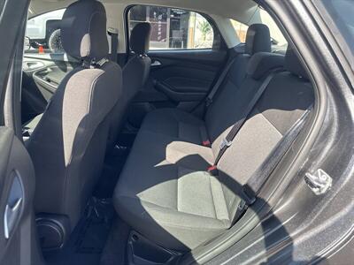 2018 Ford Focus SE   - Photo 14 - Pittsburg, CA 94565-2812