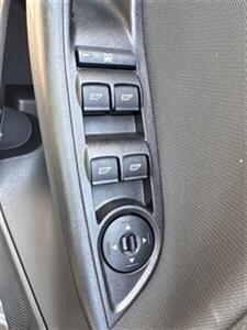 2018 Ford Focus SE   - Photo 11 - Pittsburg, CA 94565-2812