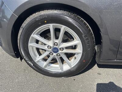 2018 Ford Focus SE   - Photo 12 - Pittsburg, CA 94565-2812