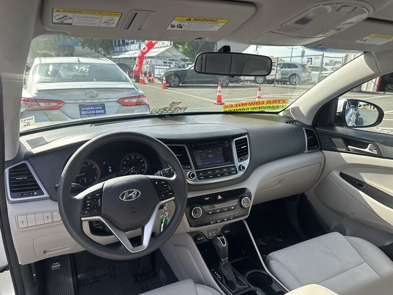 2018 Hyundai TUCSON SE  