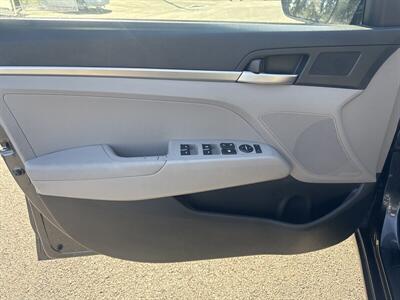 2020 Hyundai ELANTRA SE   - Photo 11 - Pittsburg, CA 94565-2812