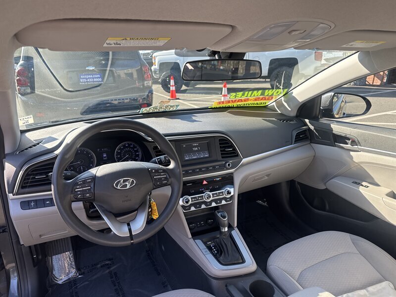 2020 Hyundai ELANTRA SE  