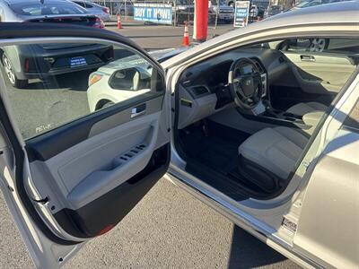 2016 Hyundai SONATA Hybrid SE   - Photo 6 - Pittsburg, CA 94565-2812