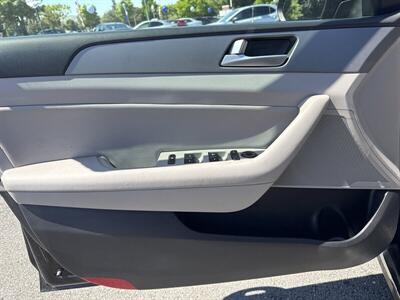 2016 Hyundai SONATA Hybrid SE   - Photo 12 - Pittsburg, CA 94565