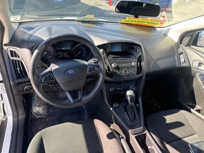 2017 Ford Focus SE   - Photo 2 - Pittsburg, CA 94565-2812