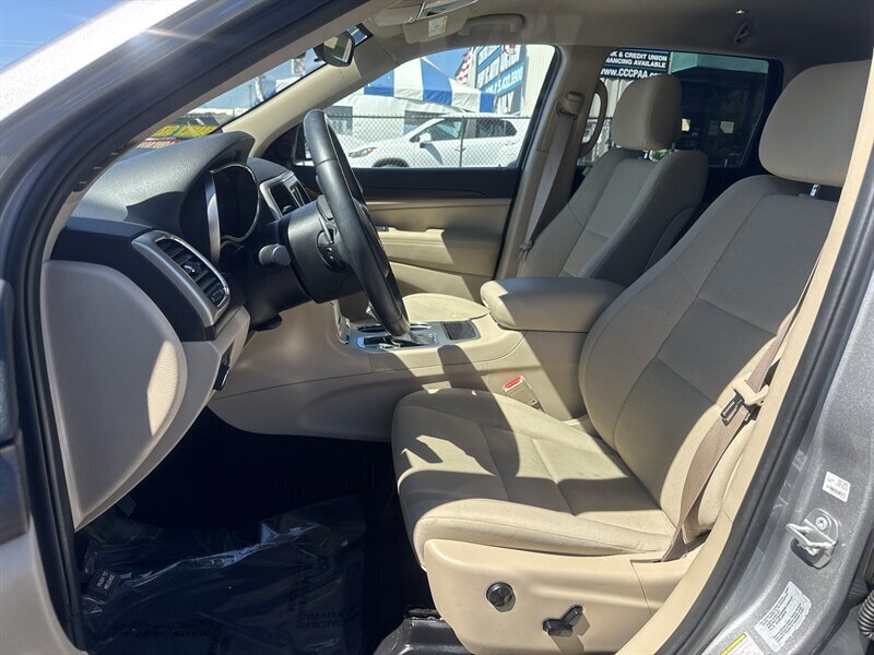 2017 Jeep Grand Cherokee Laredo E  