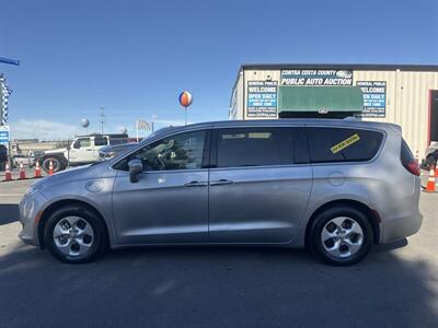 2017 Chrysler Pacifica Hybrid Touring Plus - Photo 16 - Pittsburg, CA 94565-2812