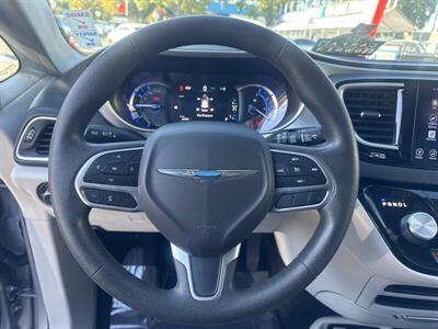 2017 Chrysler Pacifica Hybrid Touring Plus - Photo 4 - Pittsburg, CA 94565-2812