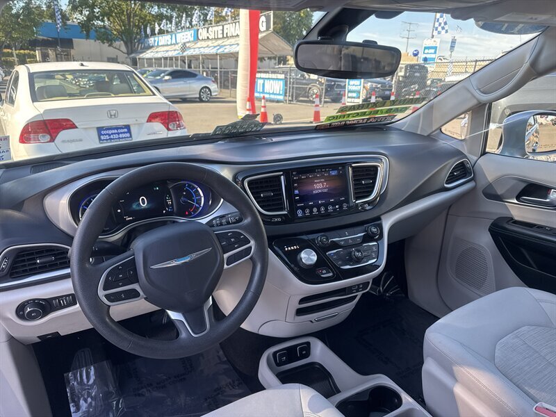 2017 Chrysler Pacifica Hybrid Touring Plus  