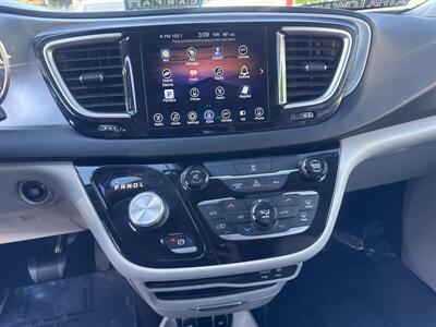 2017 Chrysler Pacifica Hybrid Touring Plus - Photo 9 - Pittsburg, CA 94565-2812