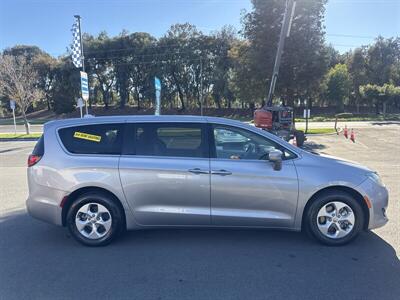 2017 Chrysler Pacifica Hybrid Touring Plus - Photo 29 - Pittsburg, CA 94565-2812