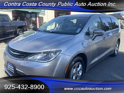 2017 Chrysler Pacifica Hybrid Touring Plus - Photo 1 - Pittsburg, CA 94565-2812