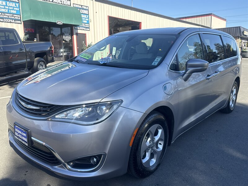 2017 Chrysler Pacifica Hybrid Touring Plus  