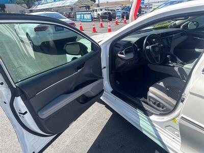 2018 Toyota Camry SE   - Photo 6 - Pittsburg, CA 94565-2812