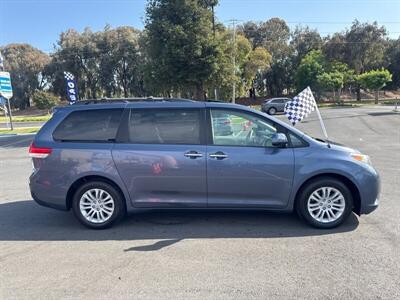 2013 Toyota Sienna XLE 7-Passenger Auto   - Photo 28 - Pittsburg, CA 94565-2812
