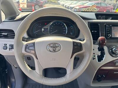 2013 Toyota Sienna XLE 7-Passenger Auto   - Photo 4 - Pittsburg, CA 94565-2812