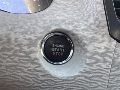 2013 Toyota Sienna XLE 7-Passenger Auto   - Photo 14 - Pittsburg, CA 94565-2812