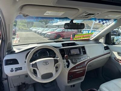 2013 Toyota Sienna XLE 7-Passenger Auto   - Photo 2 - Pittsburg, CA 94565-2812