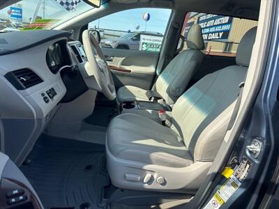 2013 Toyota Sienna XLE 7-Passenger Auto   - Photo 8 - Pittsburg, CA 94565-2812