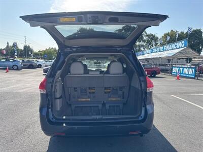 2013 Toyota Sienna XLE 7-Passenger Auto   - Photo 24 - Pittsburg, CA 94565-2812
