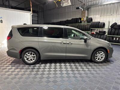 2023 Chrysler Pacifica Touring L   - Photo 4 - Dunbar, PA 15431