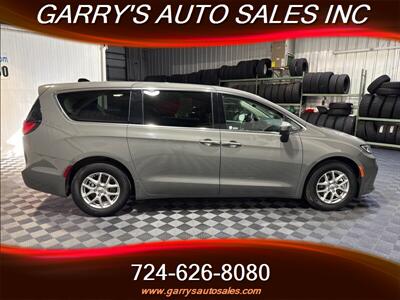 2023 Chrysler Pacifica Touring L   - Photo 4 - Dunbar, PA 15431