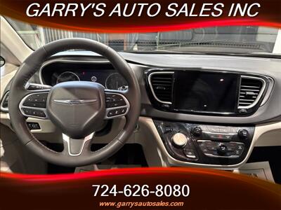 2023 Chrysler Pacifica Touring L   - Photo 15 - Dunbar, PA 15431