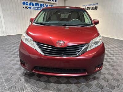 2012 Toyota Sienna LE 7-Passenger Auto   - Photo 2 - Dunbar, PA 15431