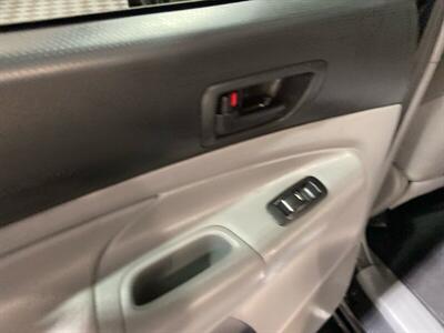 2013 Toyota Tacoma V6   - Photo 23 - Dunbar, PA 15431