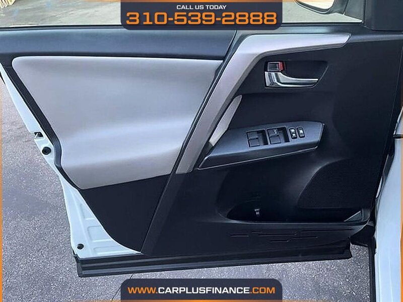 2018 Toyota RAV4 XLE - Photo 16 - Huntington Beach, CA 92647