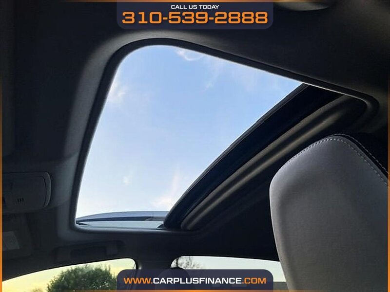 2018 Toyota RAV4 XLE - Photo 9 - Huntington Beach, CA 92647