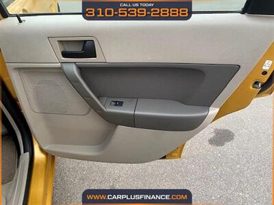 2009 Ford Focus SE   - Photo 24 - Huntington Beach, CA 92647