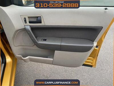 2009 Ford Focus SE   - Photo 25 - Huntington Beach, CA 92647