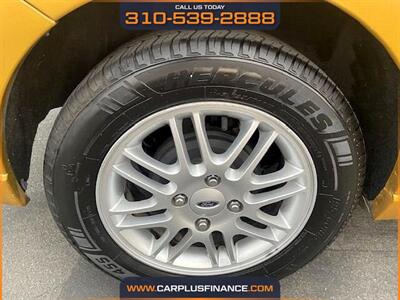2009 Ford Focus SE   - Photo 22 - Huntington Beach, CA 92647