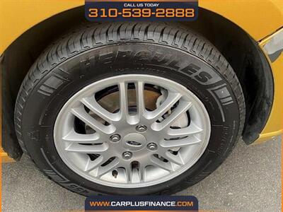 2009 Ford Focus SE   - Photo 29 - Huntington Beach, CA 92647