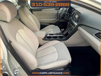 2016 Hyundai SONATA Hybrid SE   - Photo 14 - Huntington Beach, CA 92647